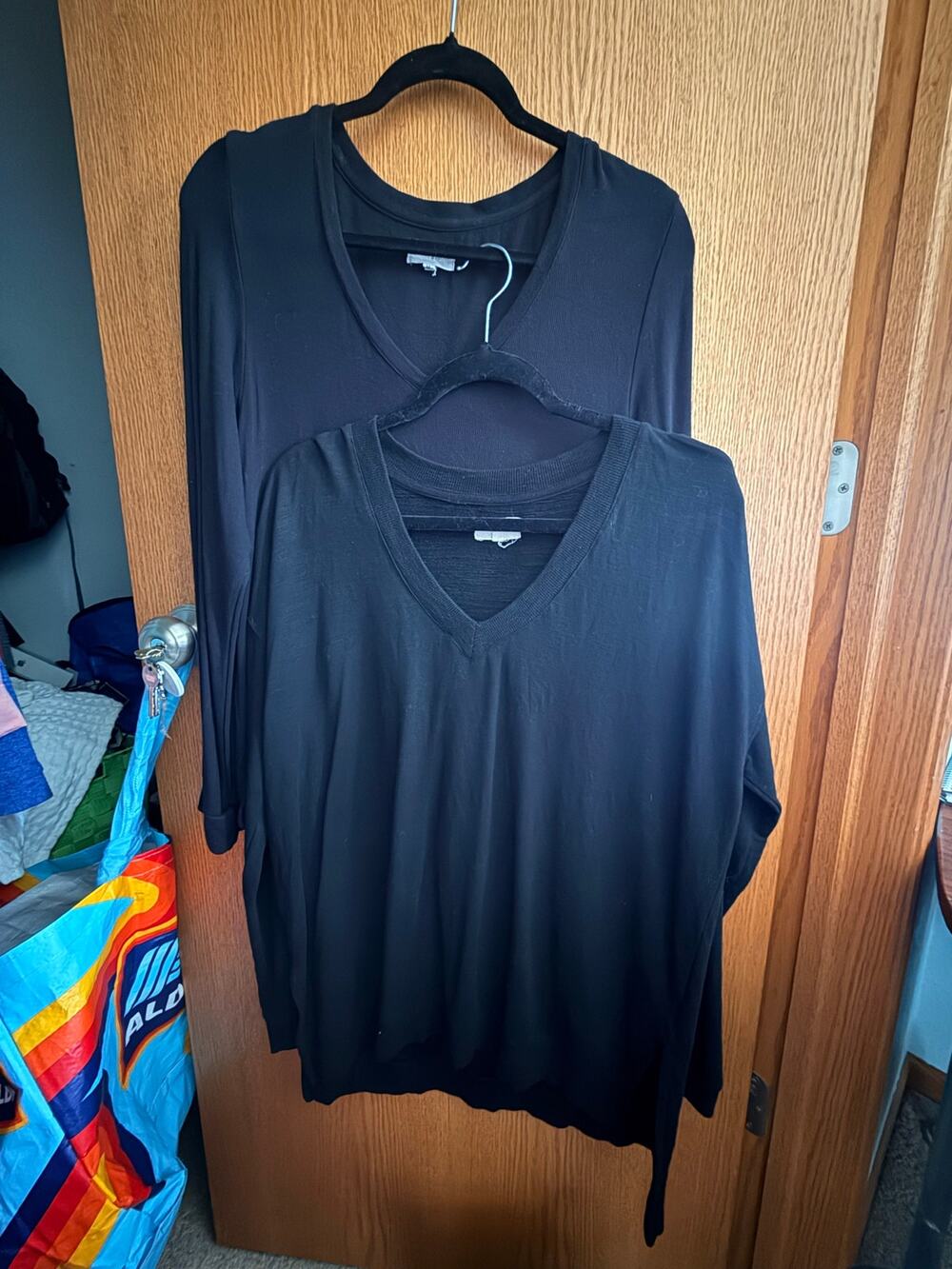 T &S V Neck Shirts Black Size Medium